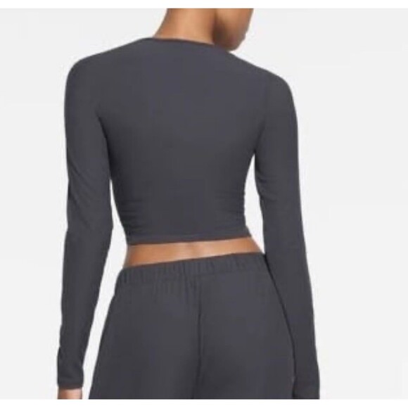Skims Soft Lounge Crop Long Sleeve Shirt - Picture 3 of 8